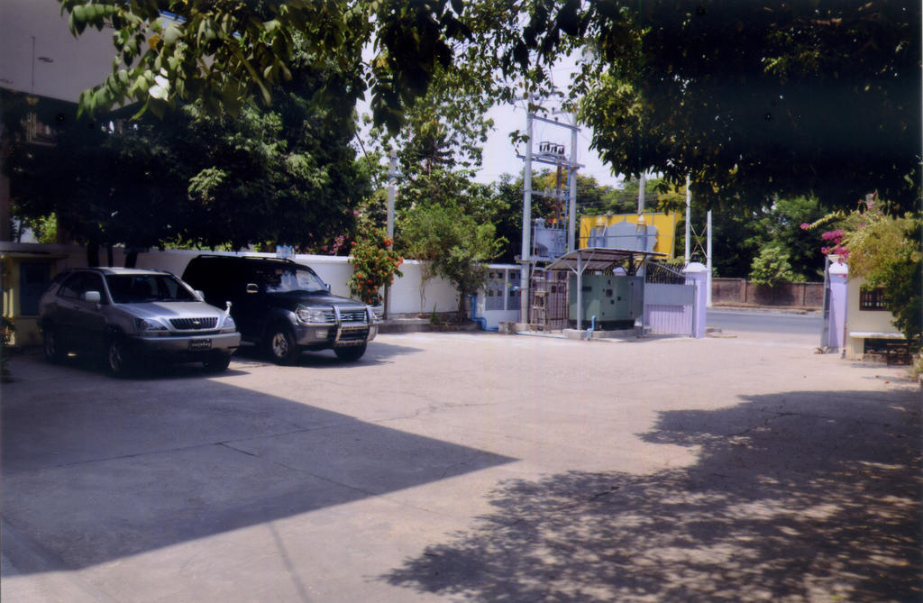 Hotel Shwe Eain Taw Rangoon Buitenkant foto