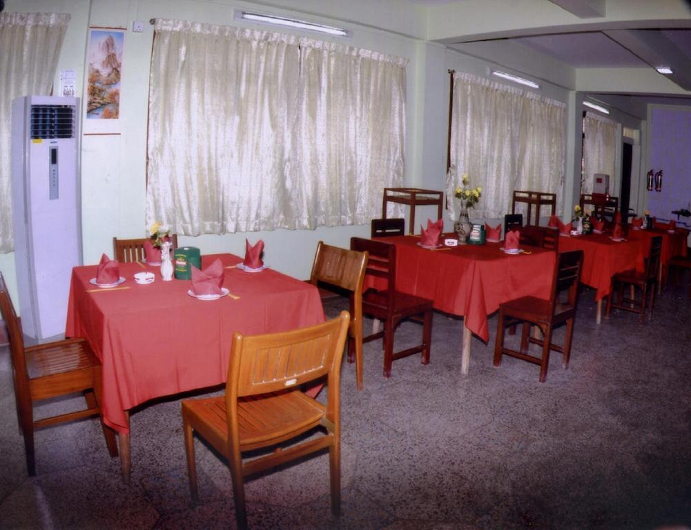 Hotel Shwe Eain Taw Rangoon Buitenkant foto