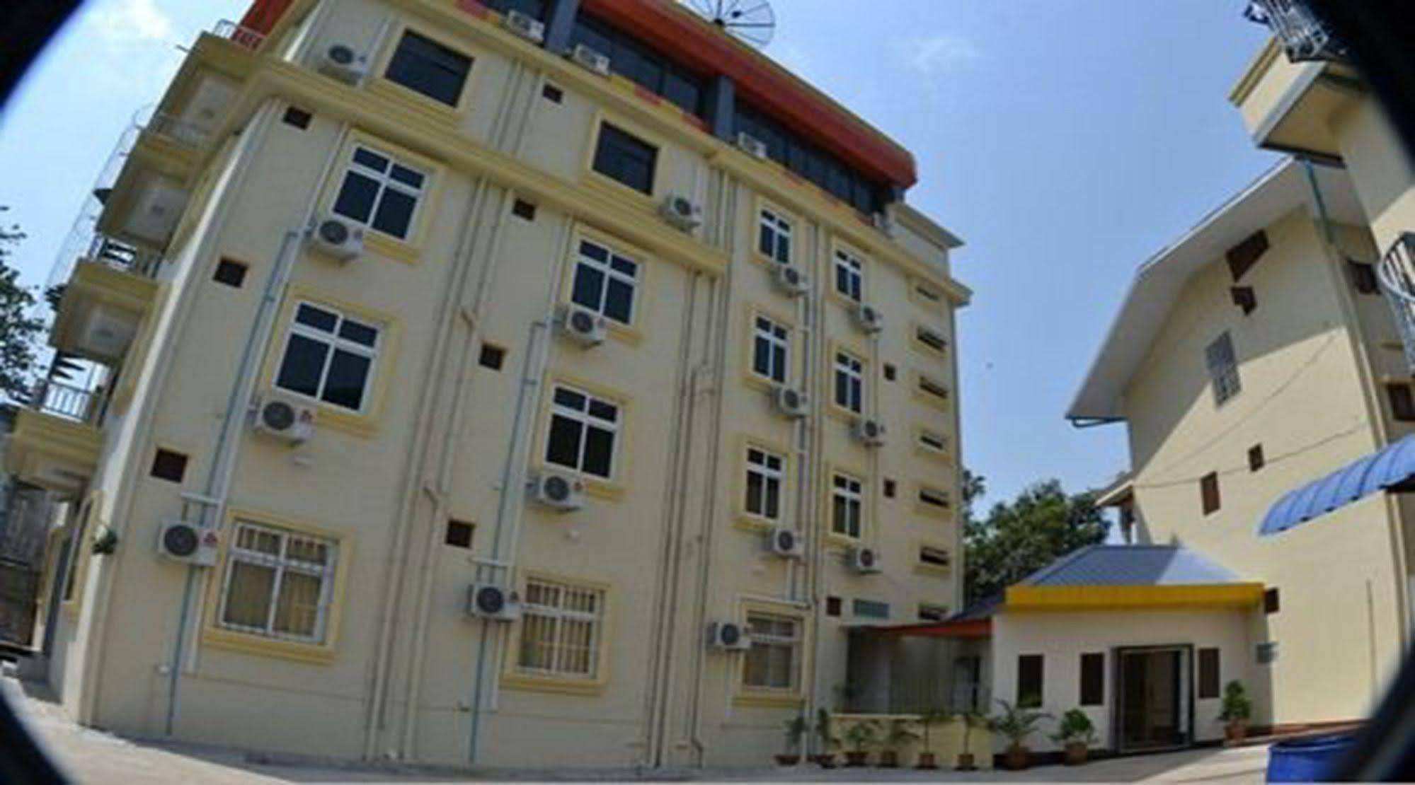 Hotel Shwe Eain Taw Rangoon Buitenkant foto