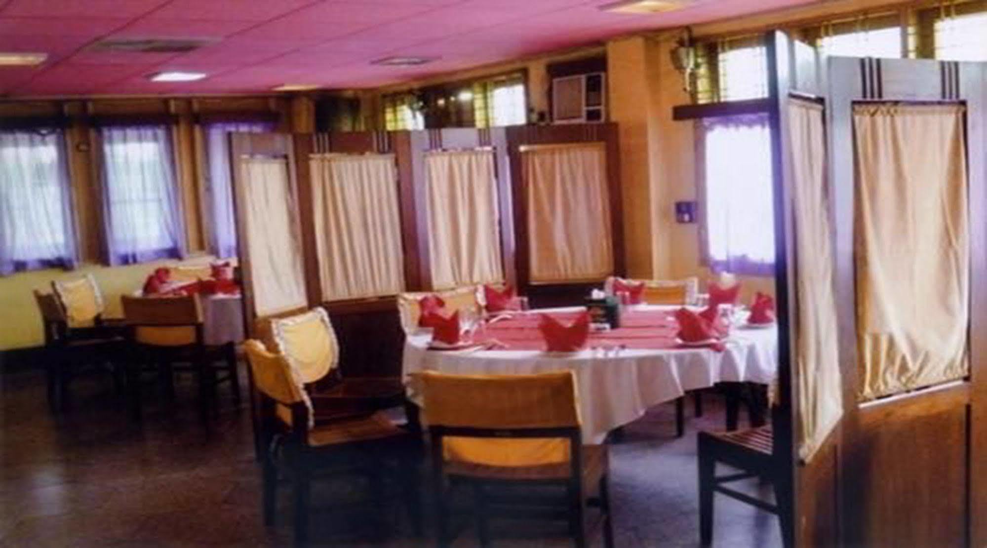 Hotel Shwe Eain Taw Rangoon Buitenkant foto