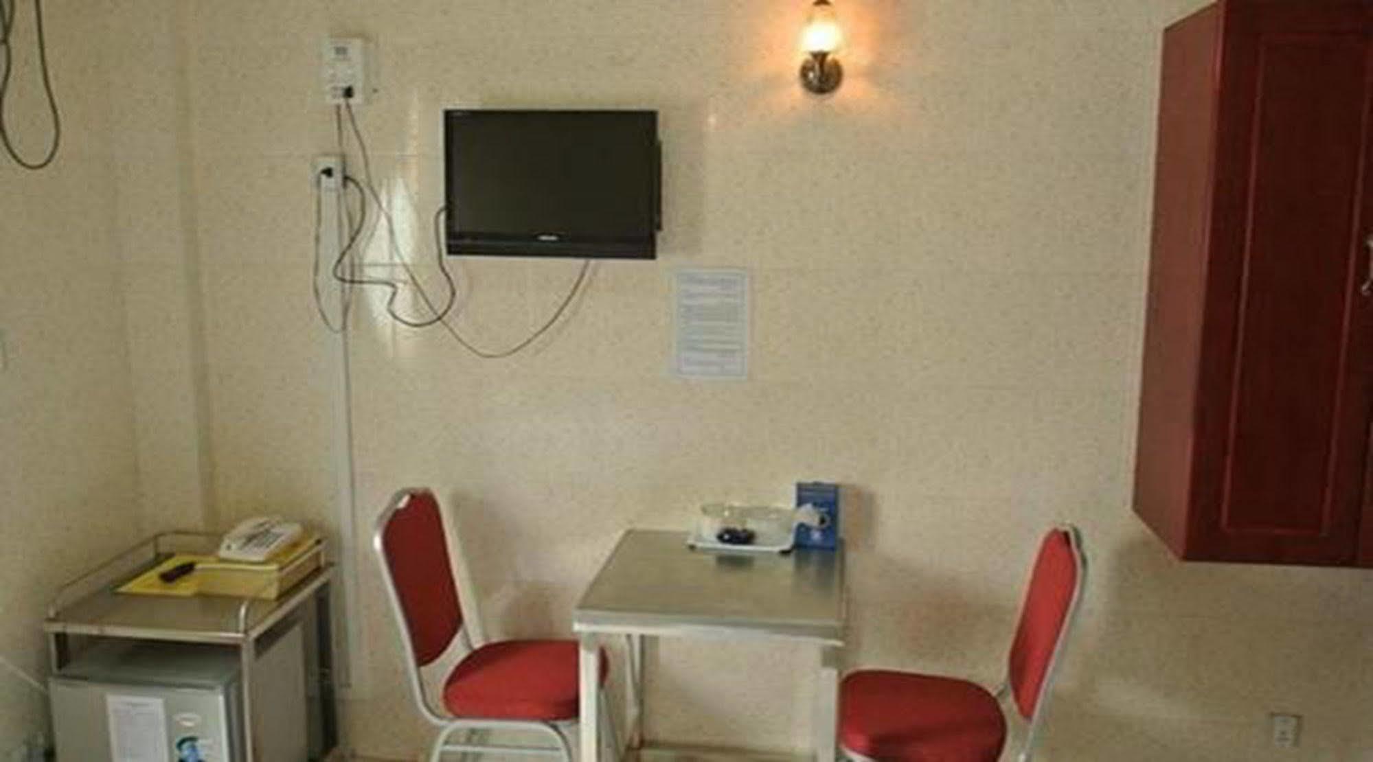 Hotel Shwe Eain Taw Rangoon Buitenkant foto